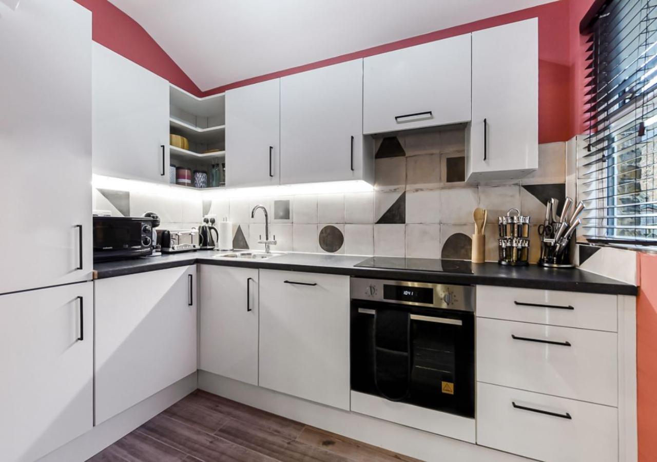 Bright & Colourful House - Best For A Large Groups London Exterior photo